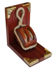 Marintek Makara Figürlü Ahşap Kitap Tutucu